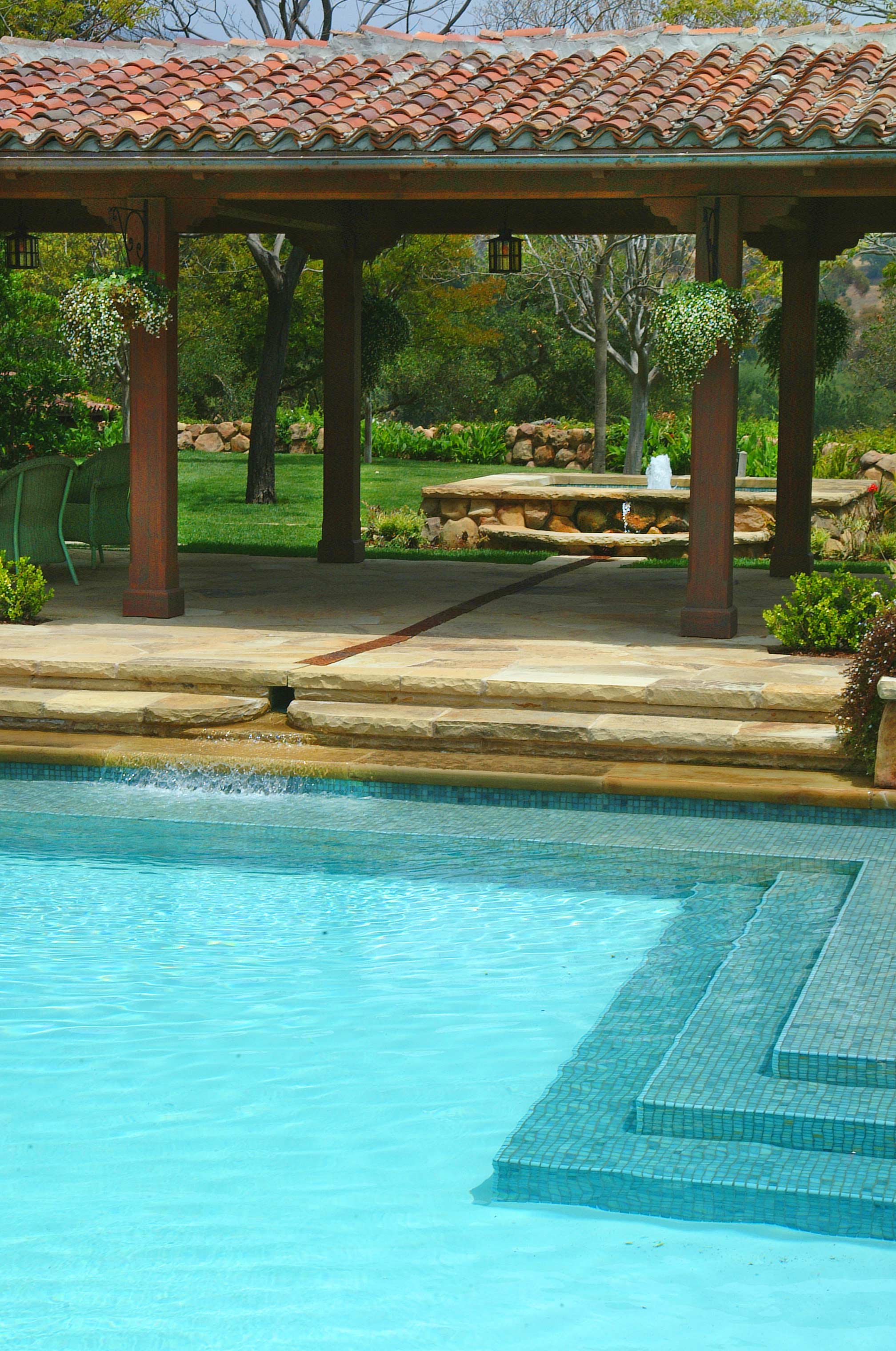 Estate pool with entry steps