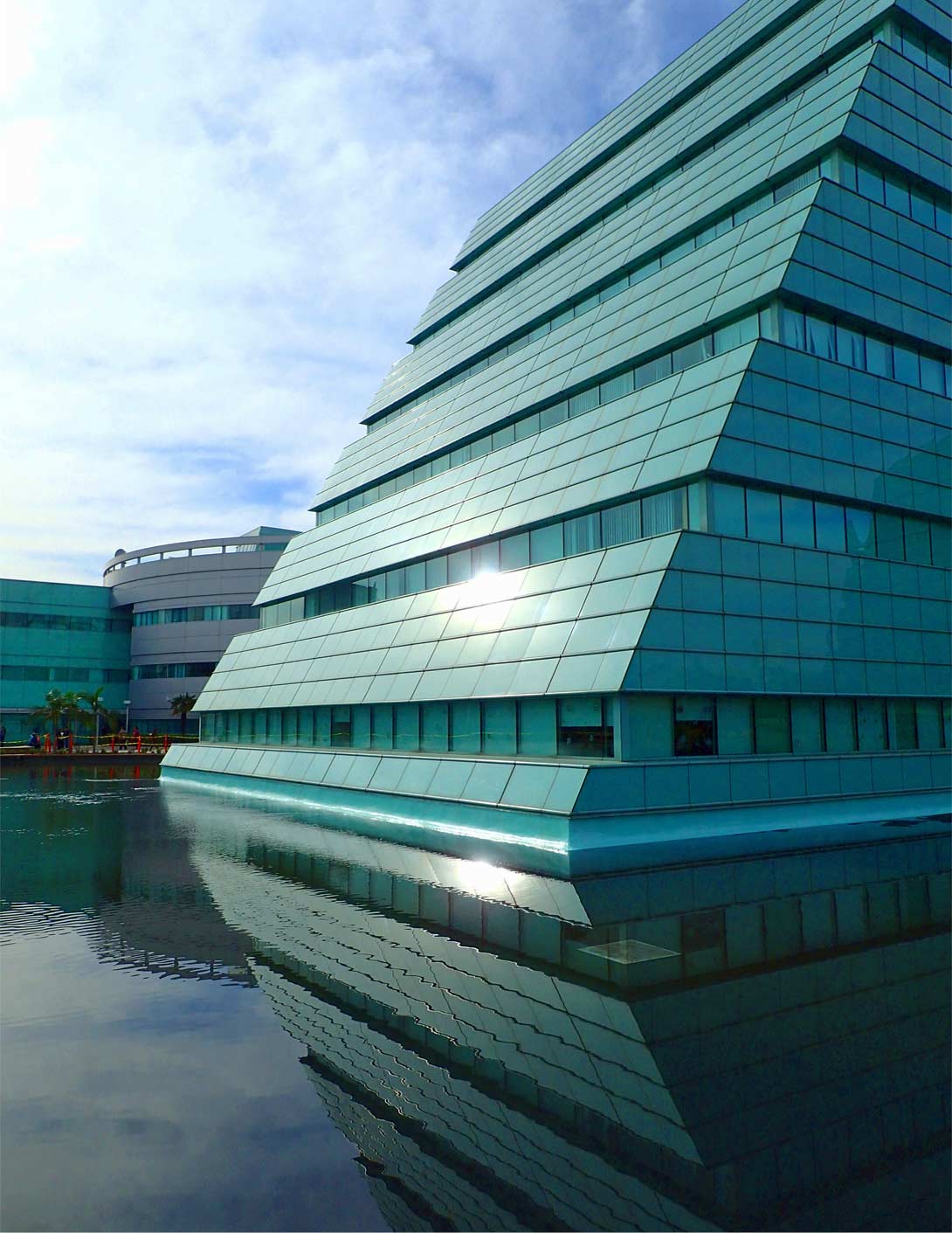 Healthcare facility reflection pool in day time